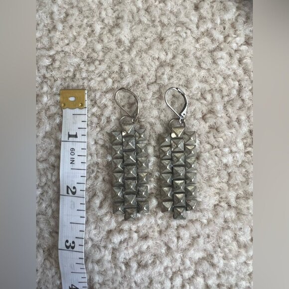 Silver Pyramid Stud Dangle Earrings Leverback Drop Metal Punk Rock 2.5” - Picture 3 of 3